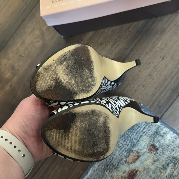 Bandolino open toe Shelley kitten heel black and white size 8 - Picture 6 of 9